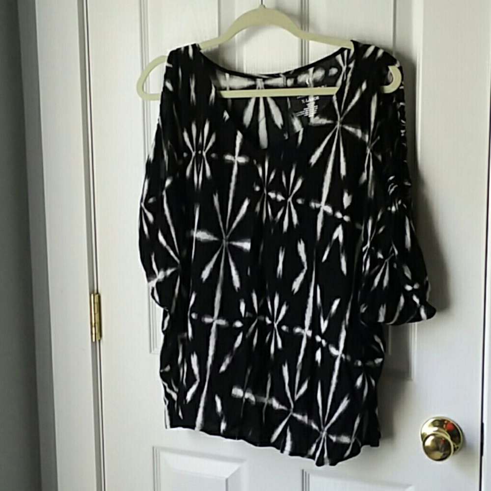 Open shoulder shirt